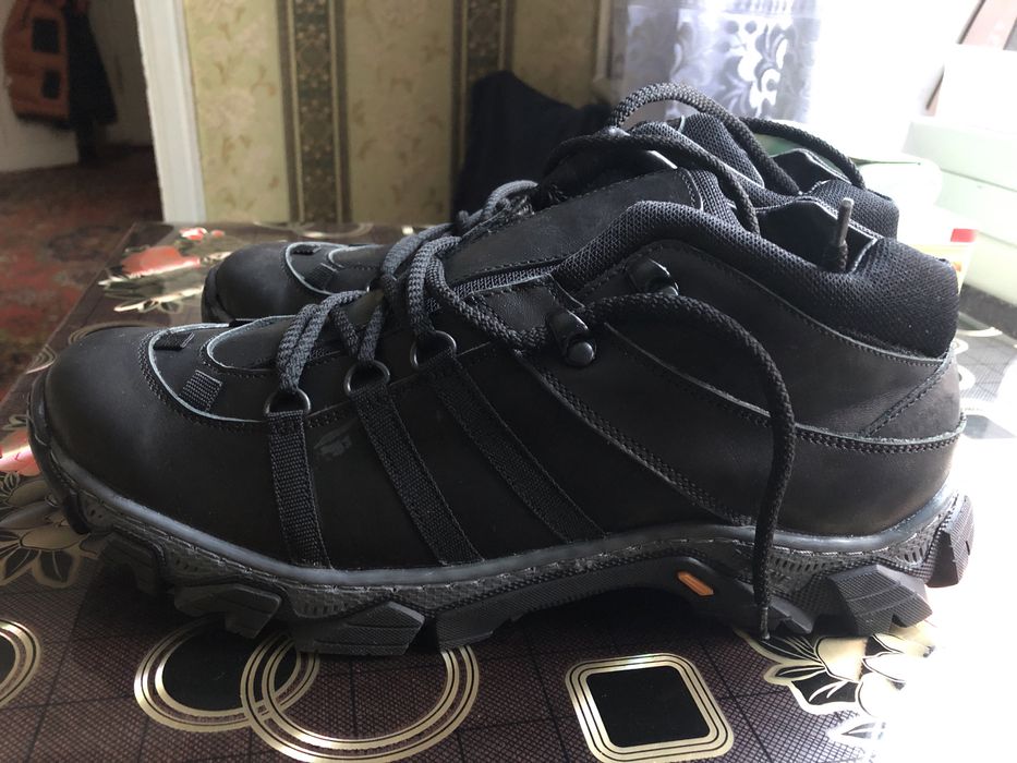 Продам зимние ботинки