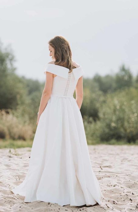 Gładka suknia ślubna