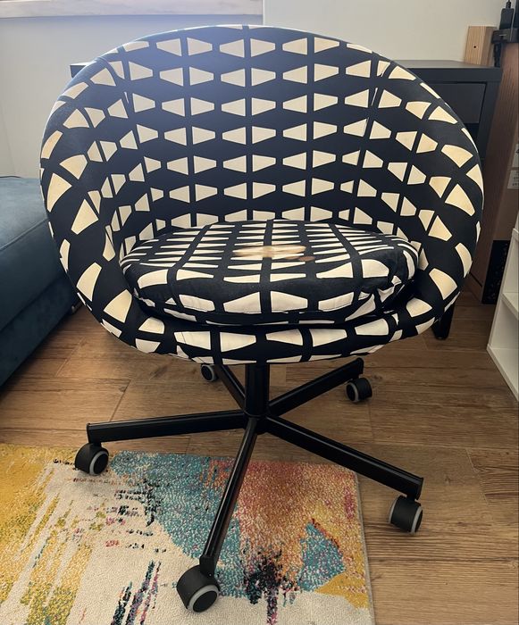 Secretária IKEA MICKE + Cadeira IKEA SKRUVSTA – 40€ (Negociável)