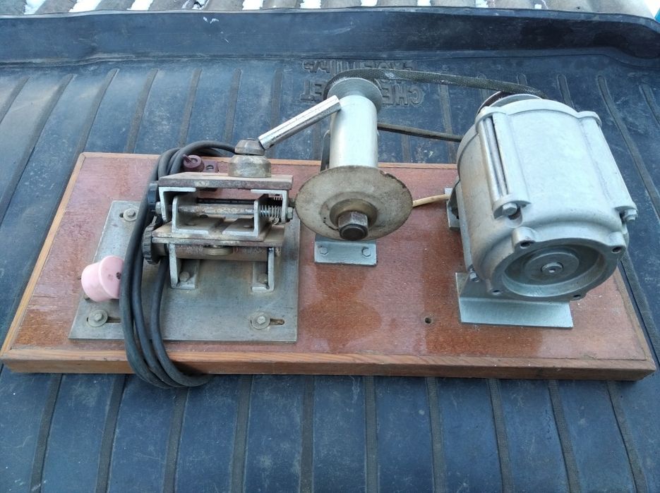 Продам маленький фрезерный и заточной для инструментов и фрез