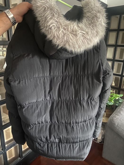 Casaco de inverno impermeavel com capucho . Marca Siksilk