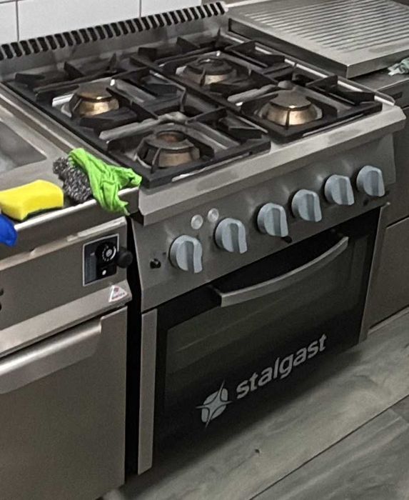 Fogão industrial Stalgast 4 queimadores a gás + forno elétrico trifási