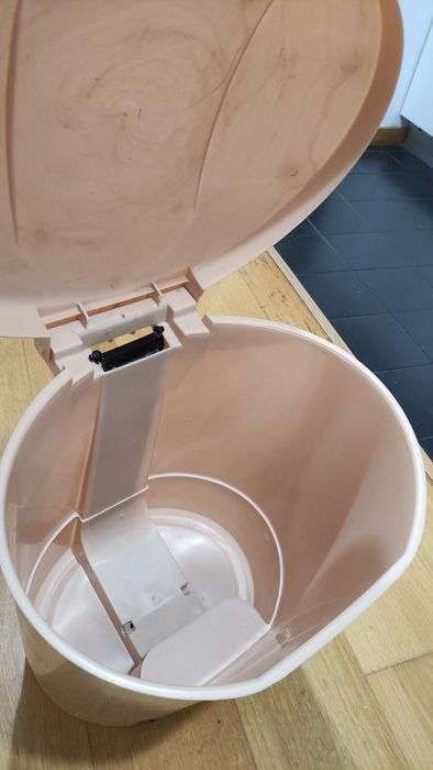 Caixote do lixo beije para 50l pelo menos