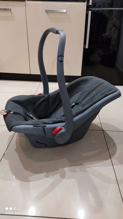 Fotelik samochodowy przenośny stan bardzo dobry