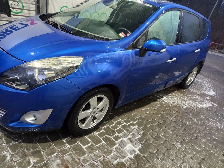 Рено меган сценік3