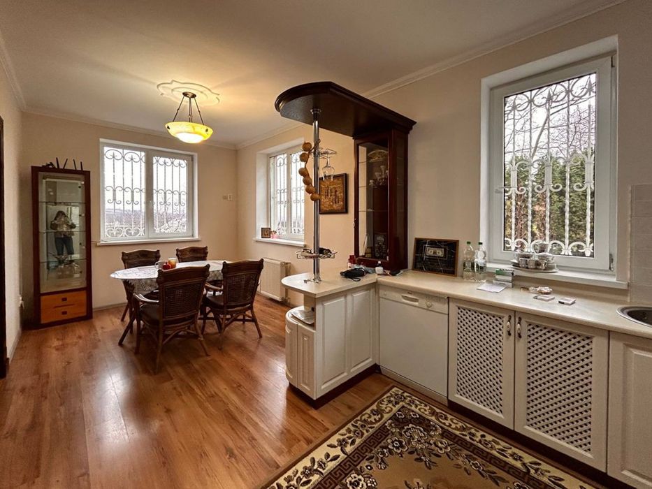 Оренда 4к будинок.10 хвилин до Майдану. Терміново!