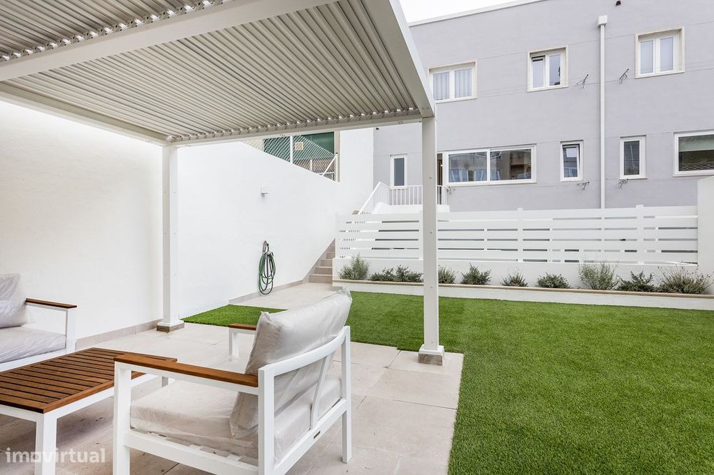 Arrenda - Apartamento T3 com pátio - Totalmente Remodelado - Campolide