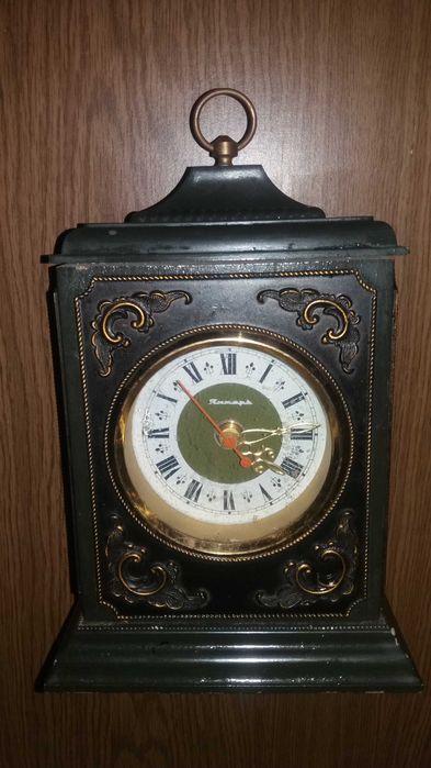 Продам часы и будильники СССР и деревянные бухгалтерские счёты.