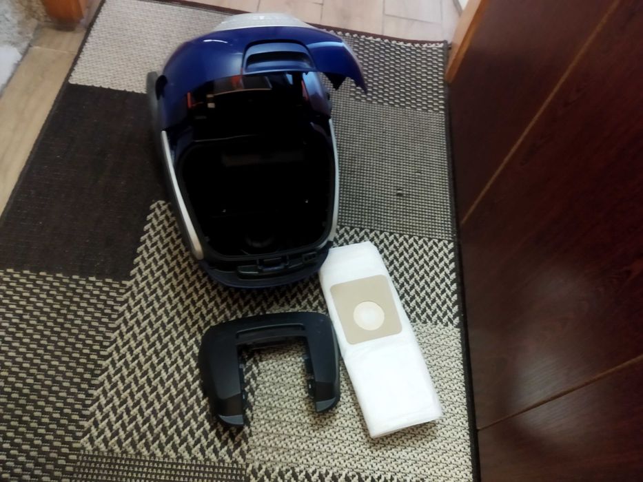 Пылесос ELECTROLUX с мешком для мусора 1800W.