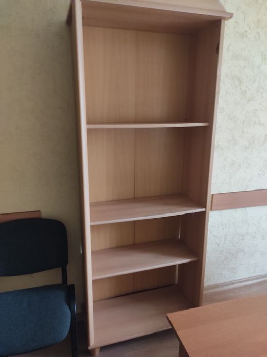 Розпродаємо офісні шафи б/в