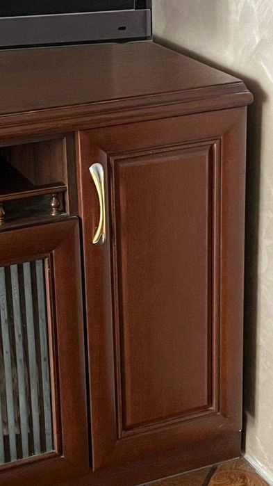 Тумба під телевізор з масиву дуба