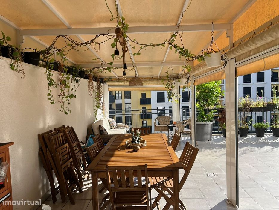 T2 com terraço de 65m2, box e arrecadação - Atalaia, Amadora
