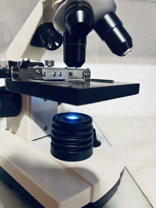 Microscópio Bresser Biolux AL