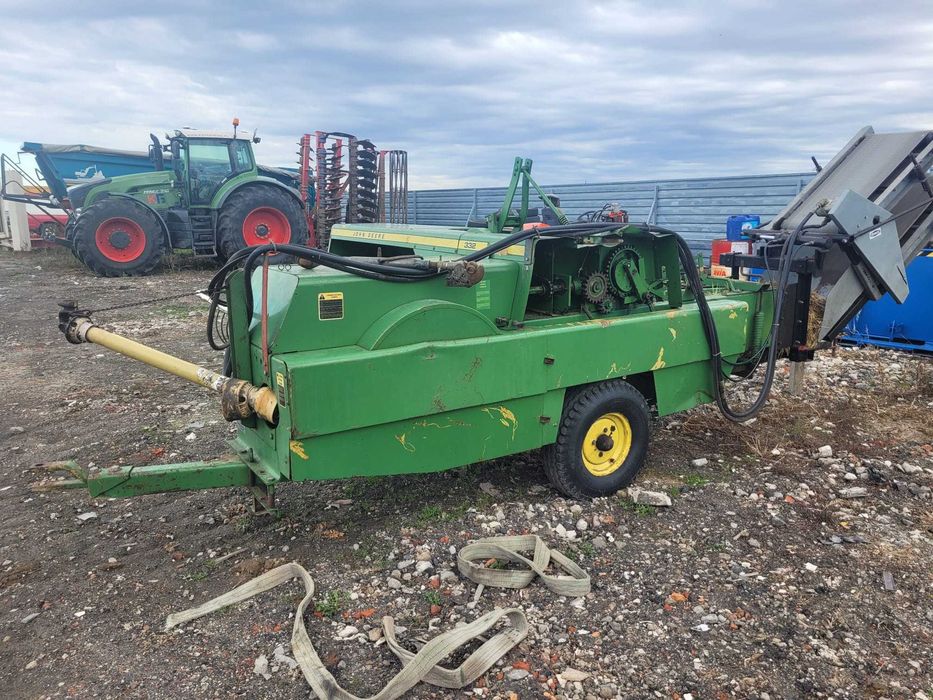 Prasa  JOHN DEERE 332