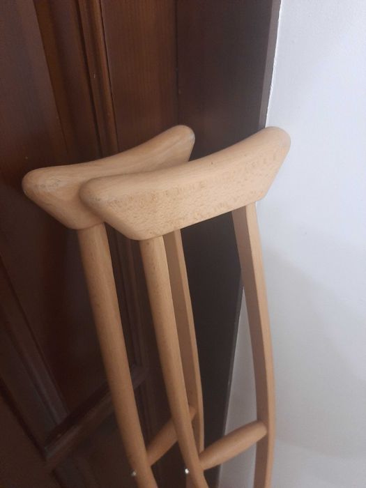 продам деревянные костыли