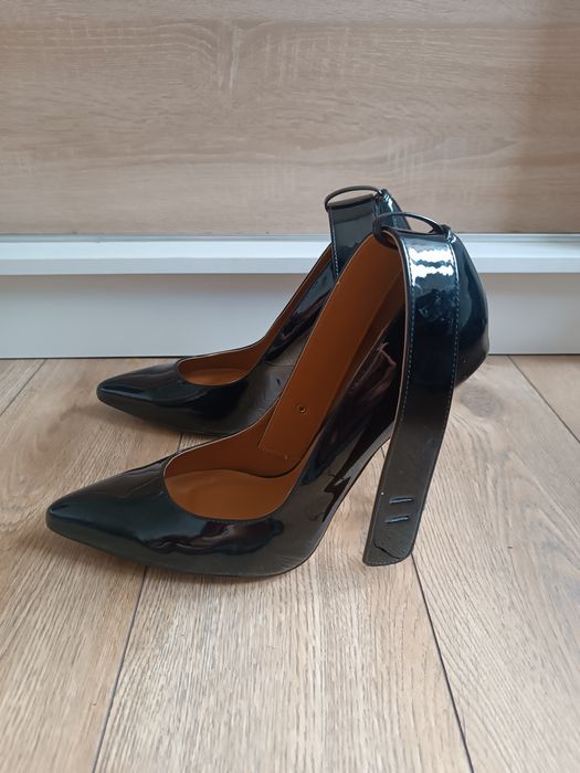 Czarne lakierowane szpilki