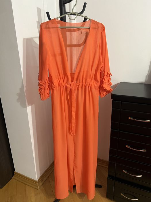 Парео до купальника