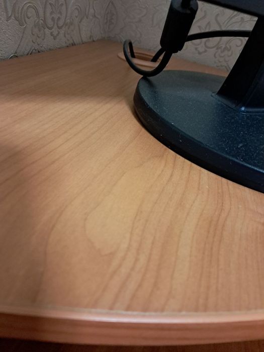 Стіл комп'ютерний