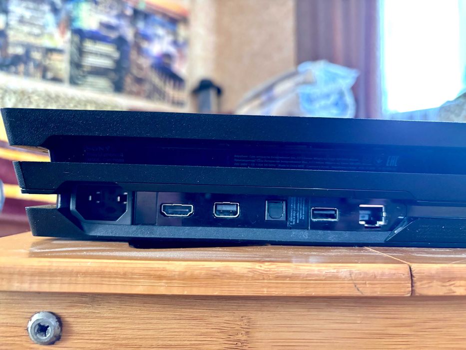 Ігрова консоль PlayStation 4 Pro 1 Tb (PS4 Pro) + 4 геймпади DualShock
