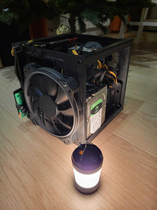 Mini Cube Gaming PC / GTX 1080 / i7-7700 / 16Gb / 4Tb