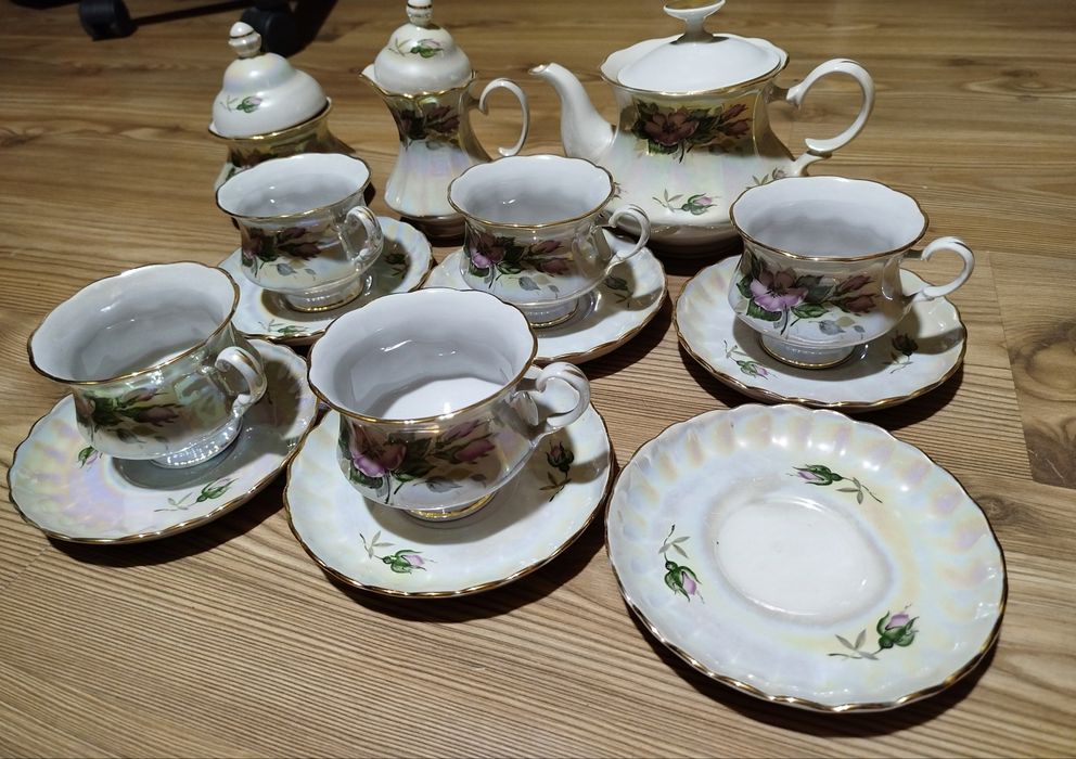 Чайний  сервіс " Шипшина "