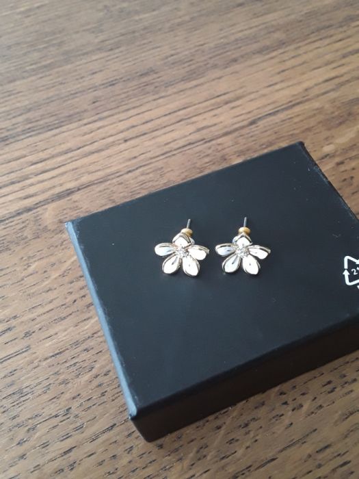 Conjunto de brincos dourado