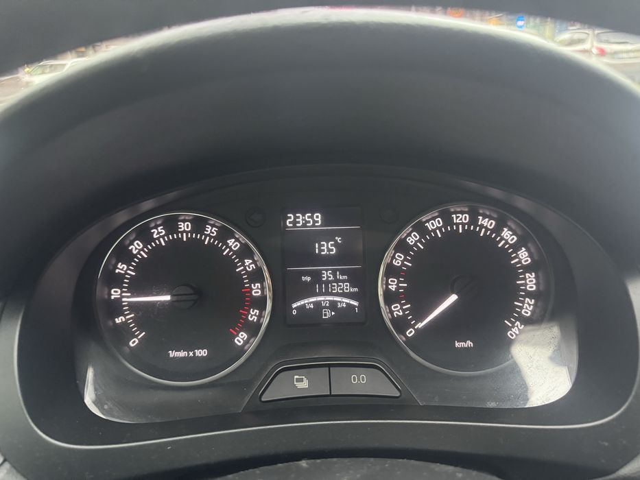 Skoda rapid 1.6 tdi preto- 111328km-Nacional 2014