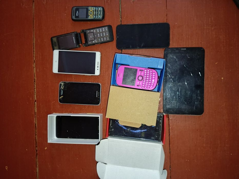 Телефони на запчастини