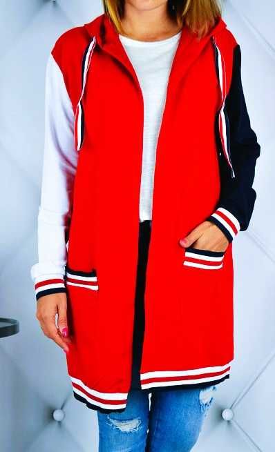 Czerwona bluza narzutka z kapturem