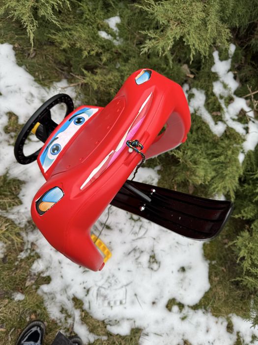 Sanki plastikowe z kierownicą i klaksonem
