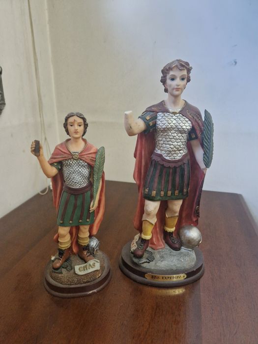 Estatuetas religiosas