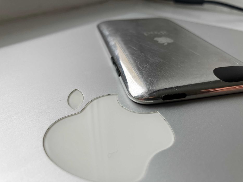 Apple iPod touch 3-gen 32 Gb \ ЦАП Cirrus Logic \ Акум. 30 год.музики