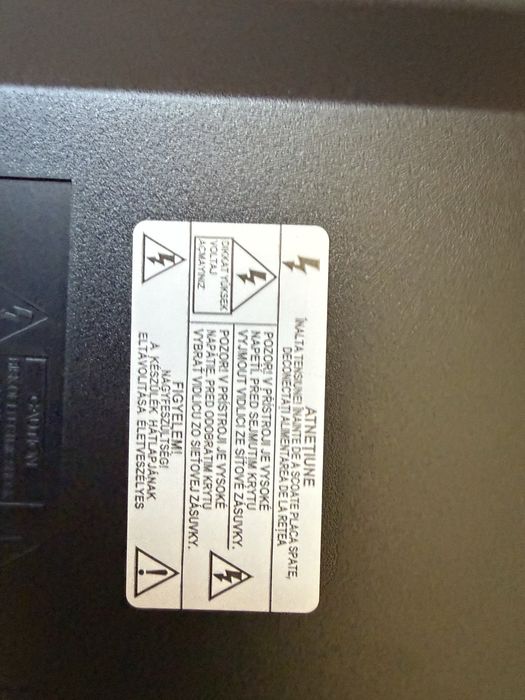 Tv LG 32” preta.