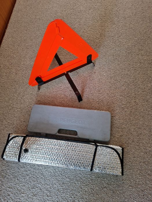 Triângulo de sinalização e protetor de sol para para-brisas