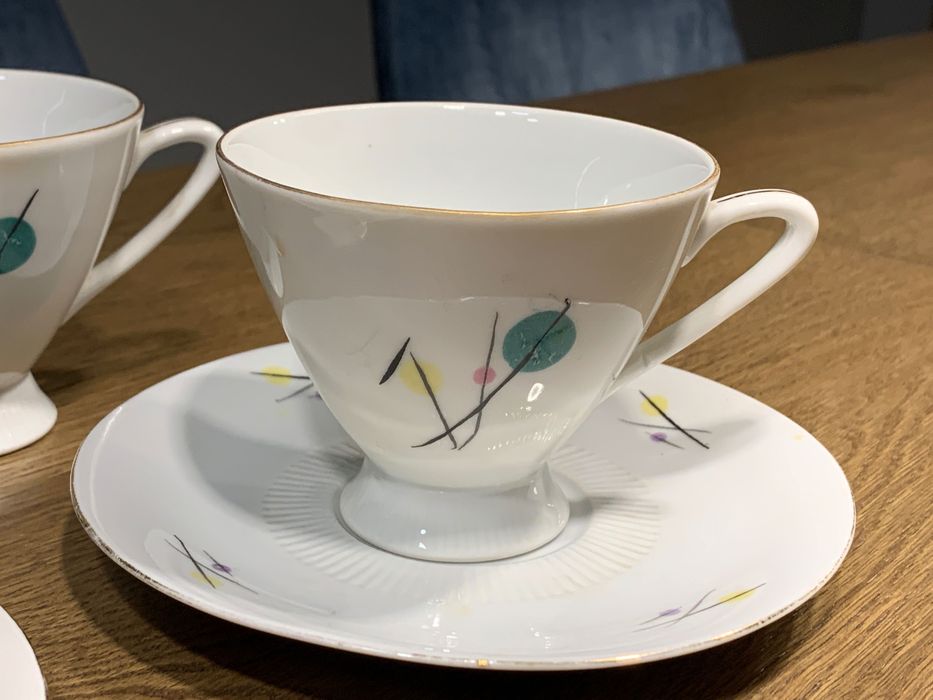 Porcelana Wałbrzych - 4 filiżanki z 2 talerzykami