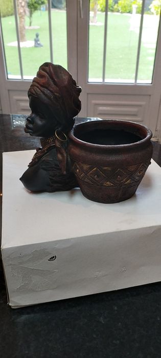 Busto africano em poliresina