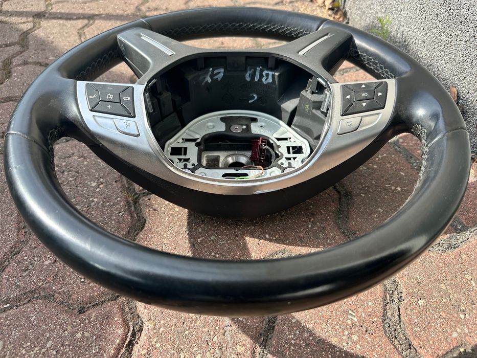 Mercedes C klasa W204 E klasa W212 LIFT kierownica 4 ramienna skórzana
