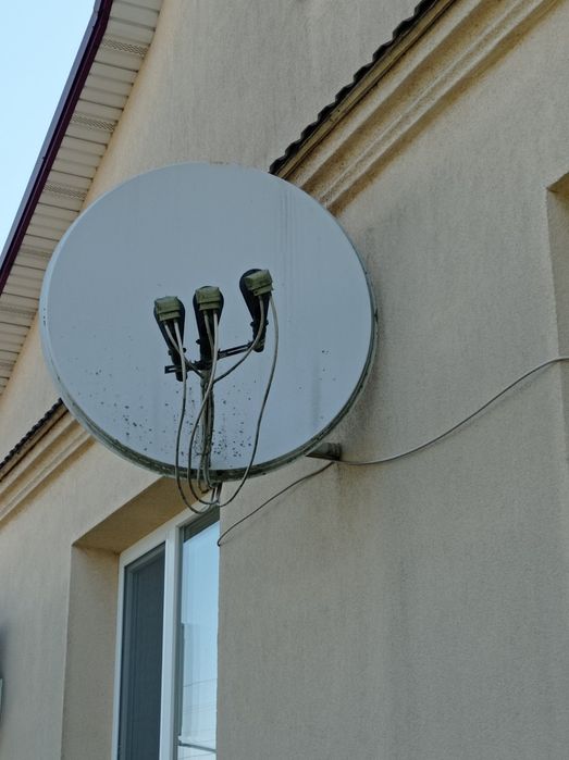 Супутникова антена  на два тюнера та два тюнера до неї