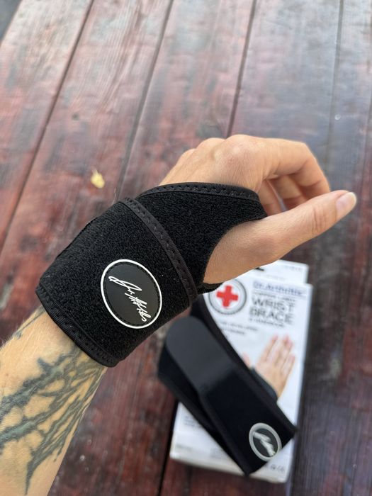 Бандаж на запʼястя