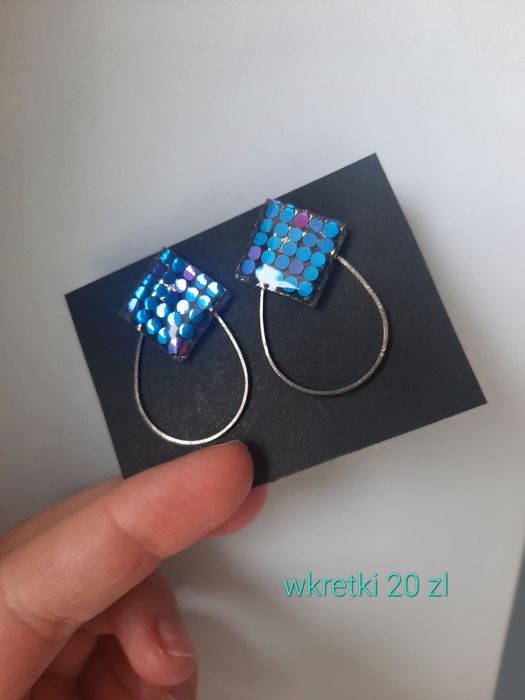Kolczyki z żywicy niebieskie wkrętki handmade