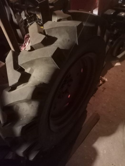 передние колеса т40  б/у в отличном состонии