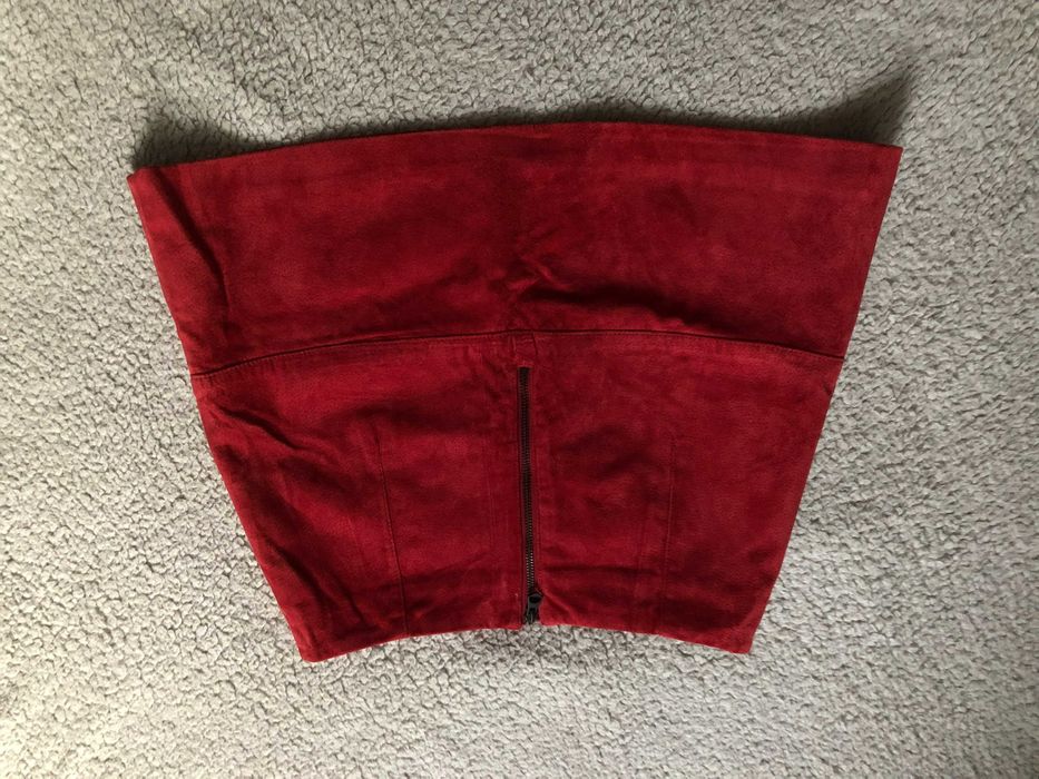 Красная замшевая юбка H&M