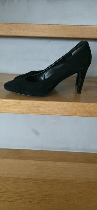 Czarne szpilki zamszowe