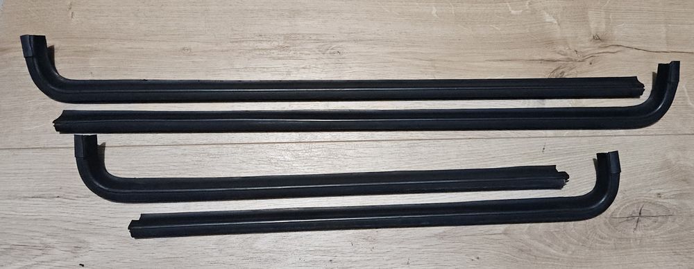 Listwy uszczelki zgarniające zewnętrzne VW Golf 2 II 5D