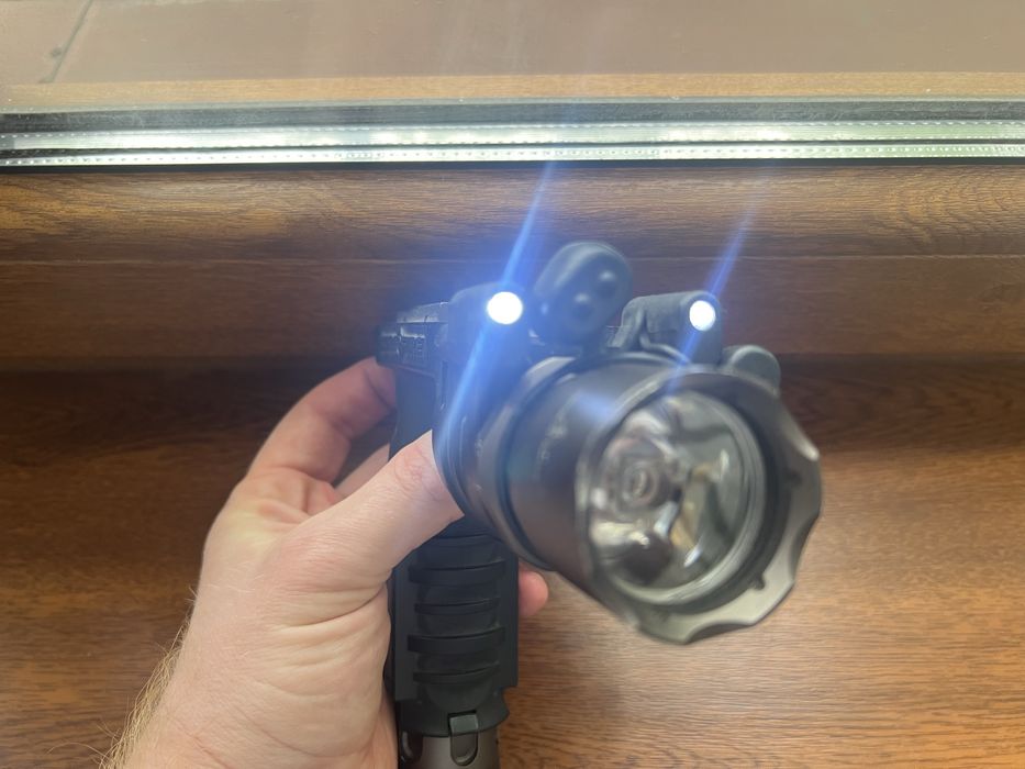 Тактичний ліхтар SureFire m900/m910a vertical grip