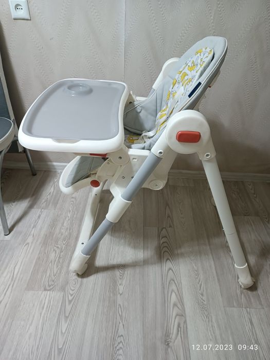 Столик для годування