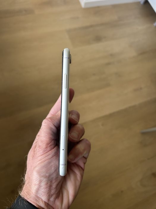 iPhone XR 64Gb c/ caixa +4 capas