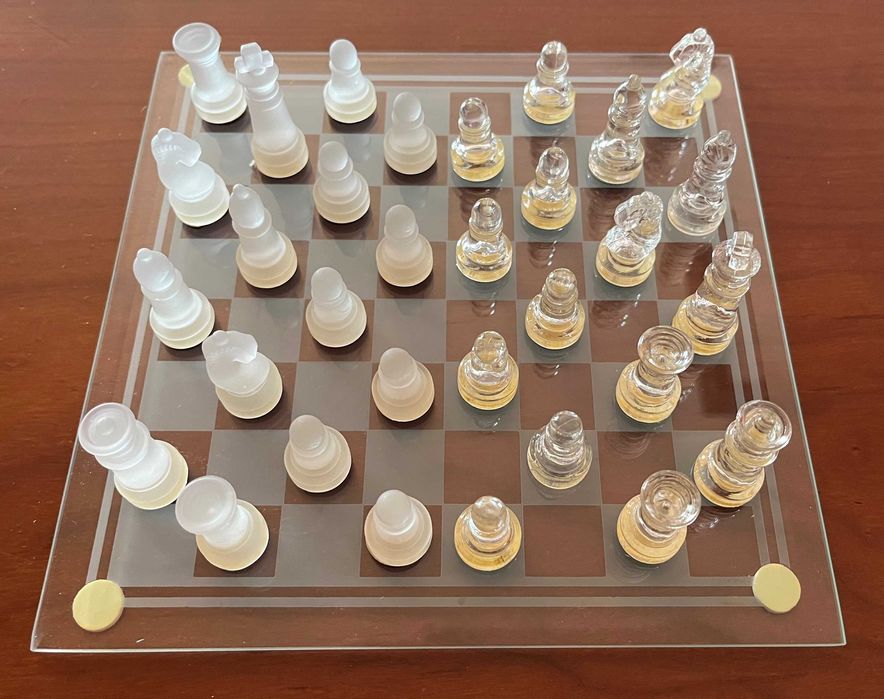 Jogo de tabuleiro xadrez/damas em vidro