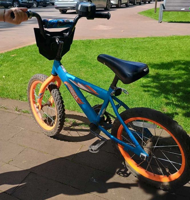 Продам дитячий велосипед Hot Wheels на вік 4-7 років.