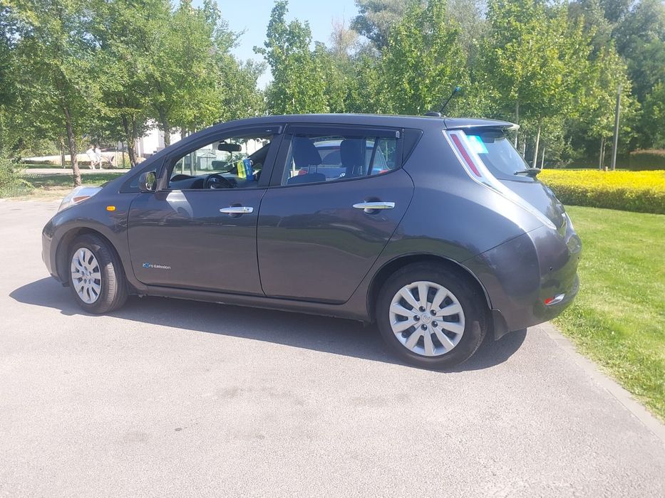 Продам Nissan Leaf 2013